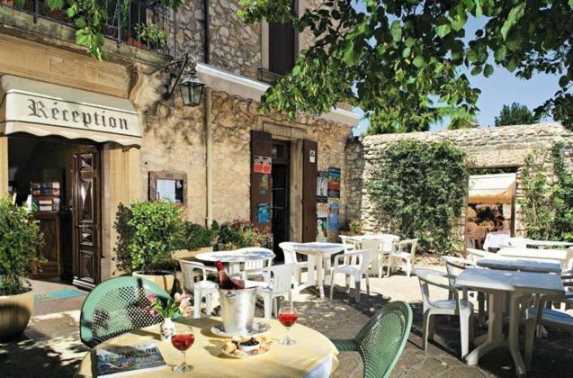 Logis Hotel Restaurant Les Geraniums Le Barroux Exterior photo